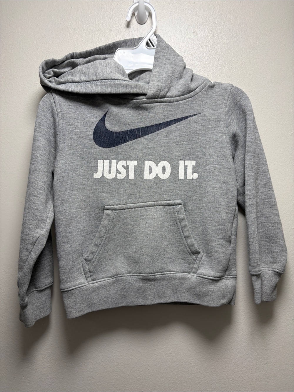 GUC - Nike Kids Gray Hoodie with Navy Swoosh & White 'Just Do It.' Print size 4
